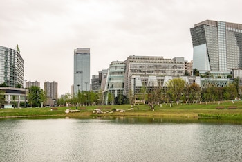 holiday inn chengdu century city east tower