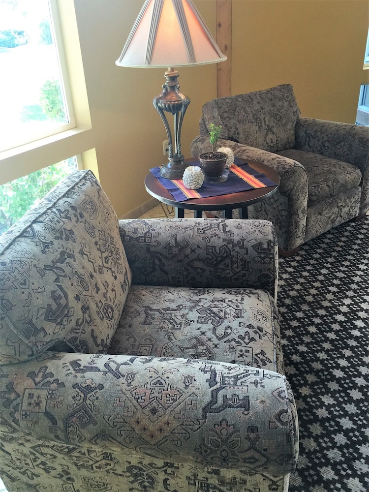 river lodge and grill