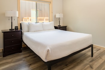 river lodge and grill