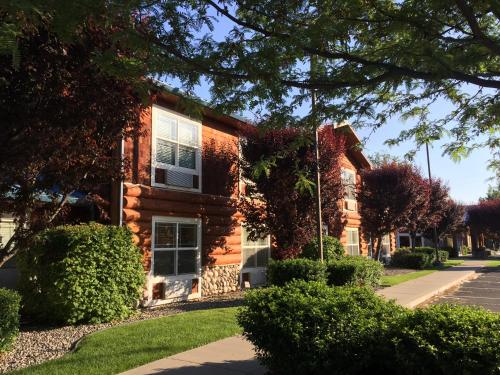 river lodge and grill