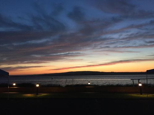 river lodge and grill