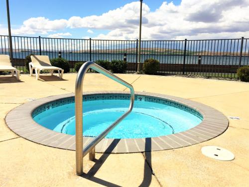 river lodge and grill