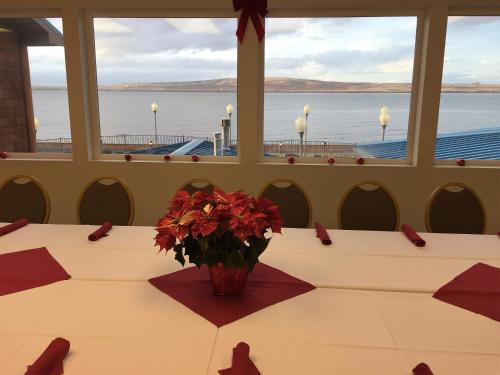 river lodge and grill