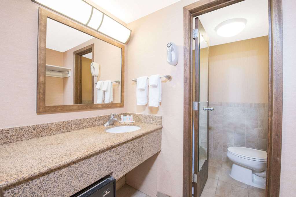 days inn by wyndham duluth lakewalk