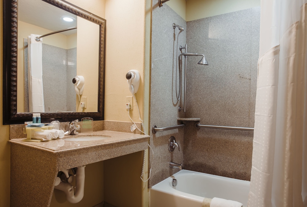 holiday inn express and suites waller