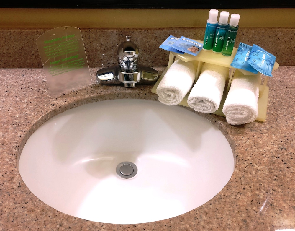 holiday inn express and suites waller