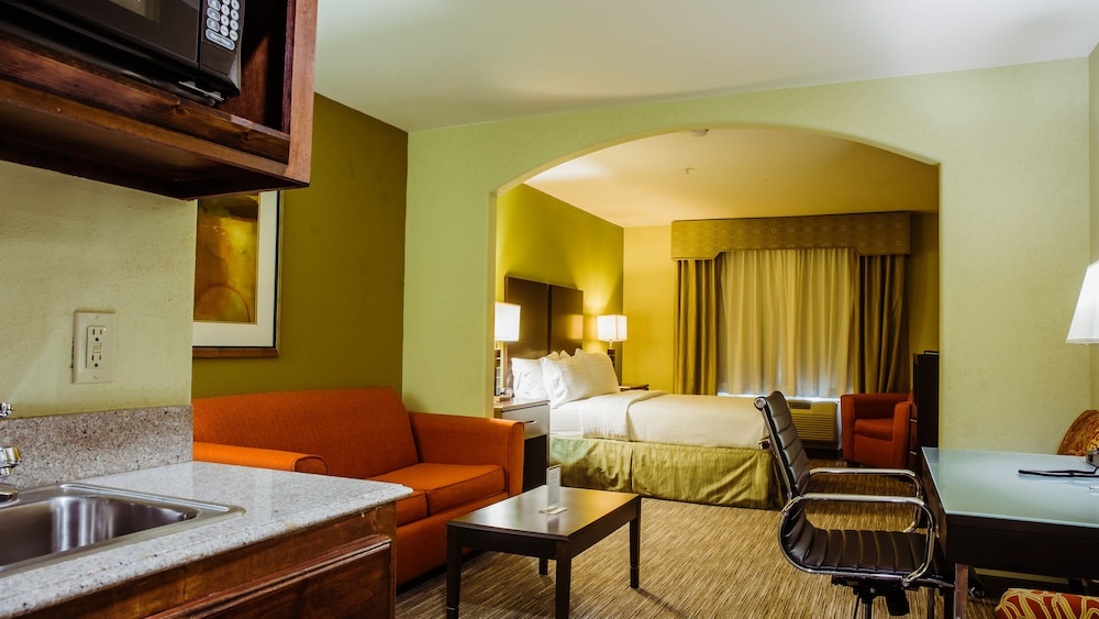 holiday inn express and suites waller