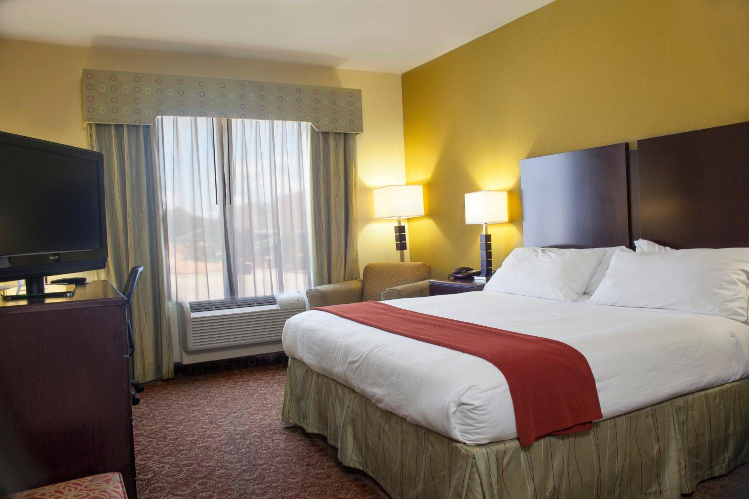 holiday inn express and suites waller