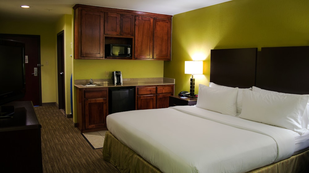 holiday inn express and suites waller