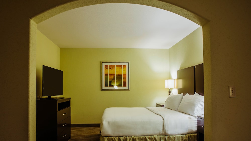 holiday inn express and suites waller