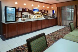 holiday inn express and suites waller