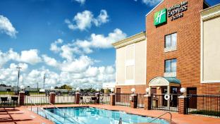 holiday inn express and suites waller