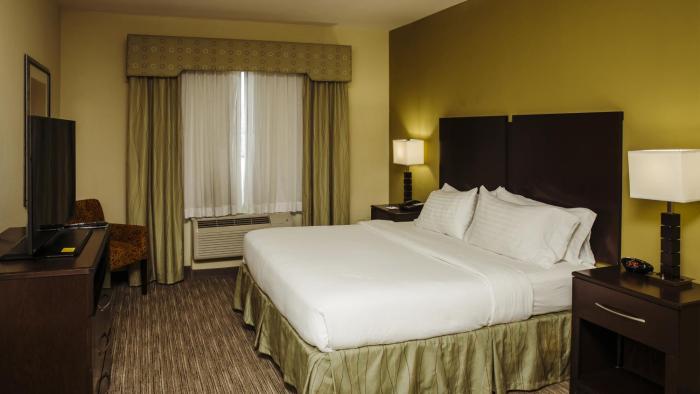 holiday inn express and suites waller