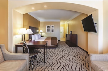 la quinta inn and suites by wyndham angleton