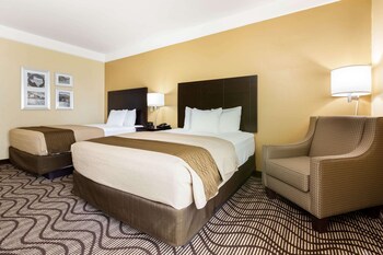 la quinta inn and suites by wyndham angleton