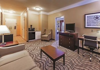 la quinta inn and suites by wyndham angleton