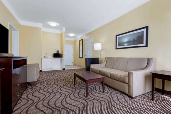 la quinta inn and suites by wyndham angleton