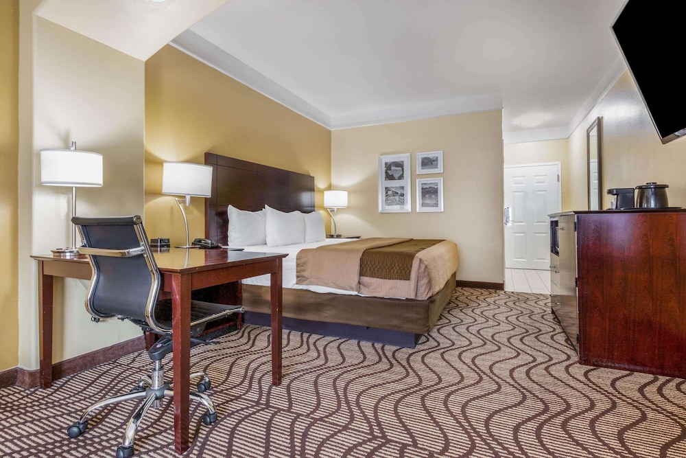 la quinta inn and suites by wyndham angleton