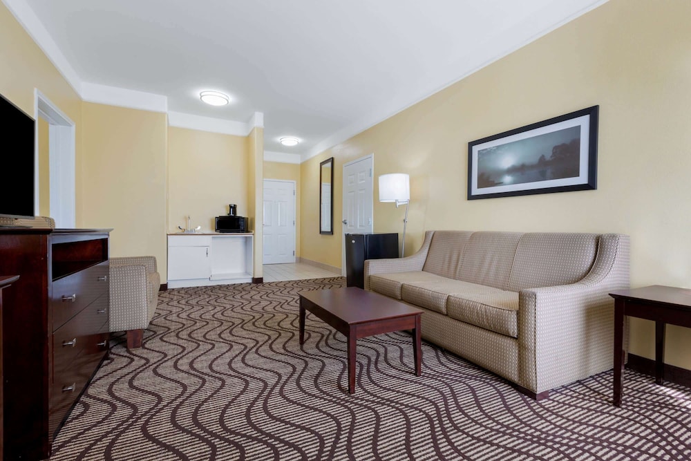 la quinta inn and suites by wyndham angleton