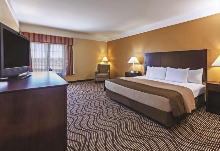 la quinta inn and suites by wyndham angleton