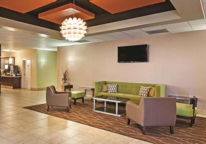 la quinta inn and suites by wyndham angleton