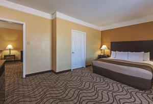 la quinta inn and suites by wyndham angleton