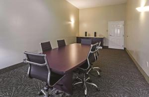 la quinta inn and suites by wyndham angleton