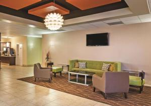 la quinta inn and suites by wyndham angleton