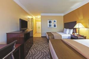 la quinta inn and suites by wyndham angleton