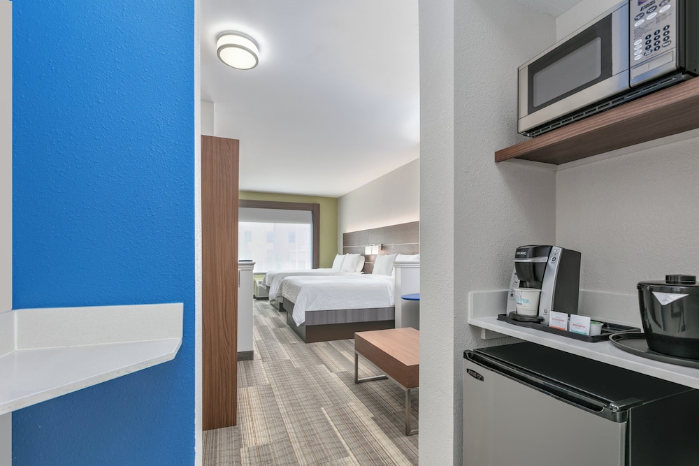 holiday inn express and suites clute lake jackson