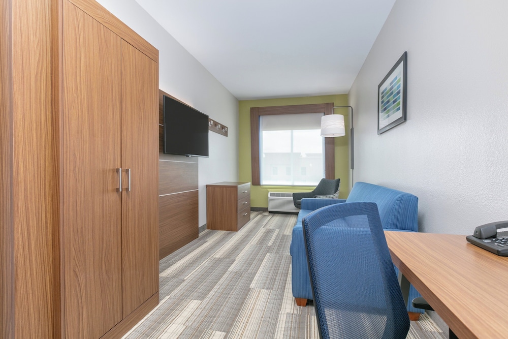 holiday inn express and suites clute lake jackson