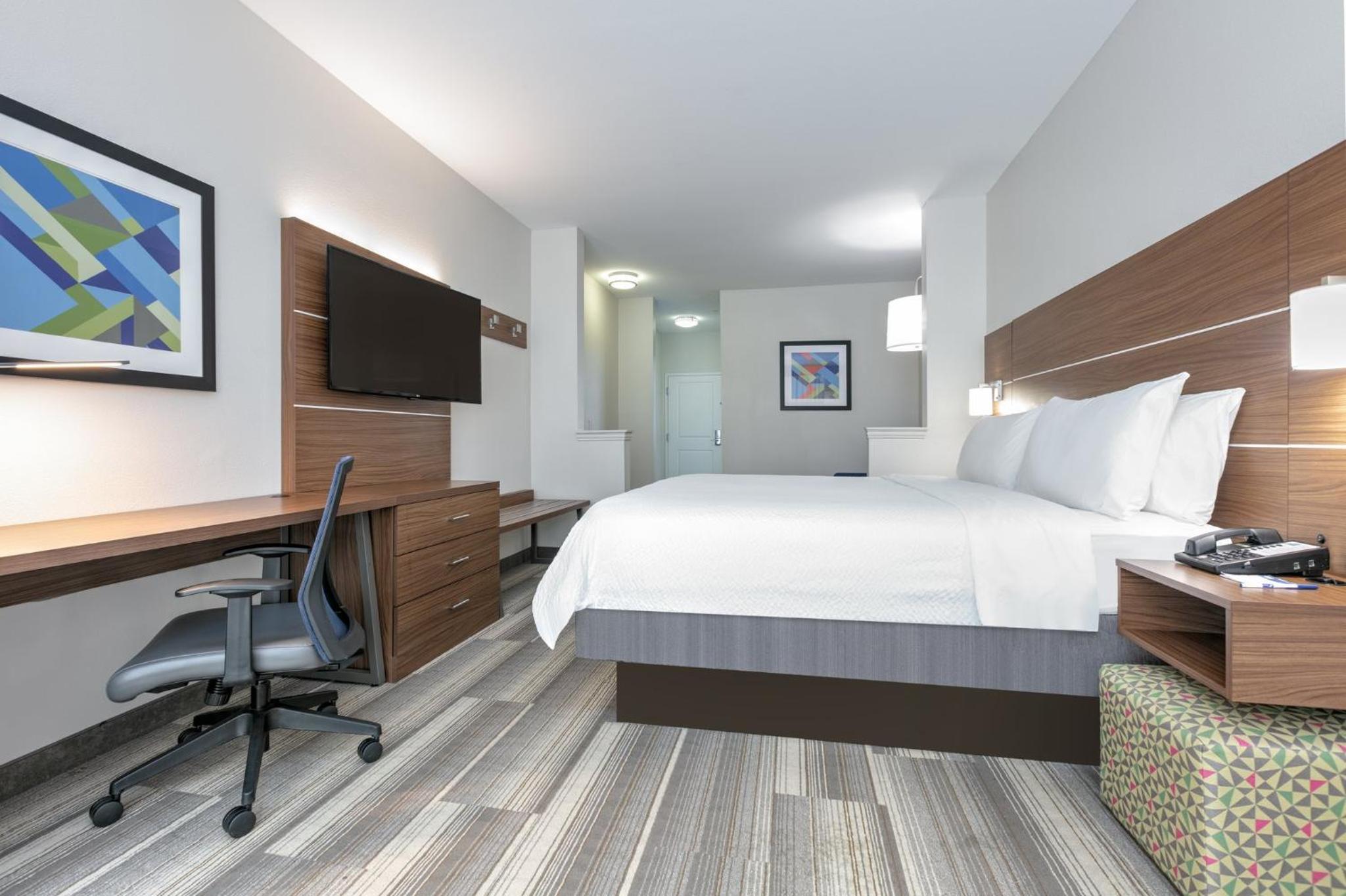 holiday inn express and suites clute lake jackson