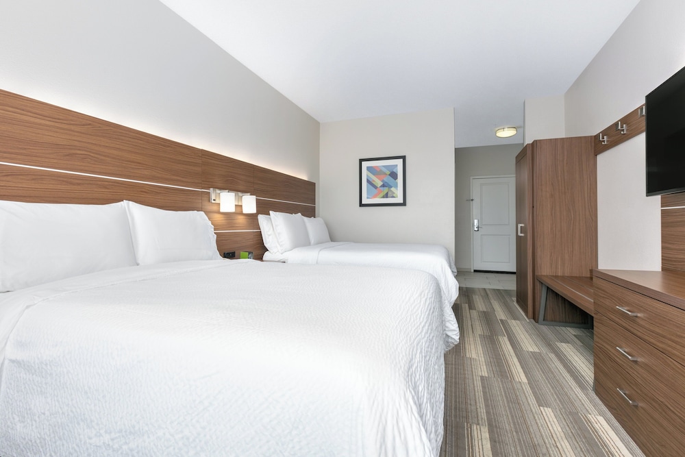 holiday inn express and suites clute lake jackson