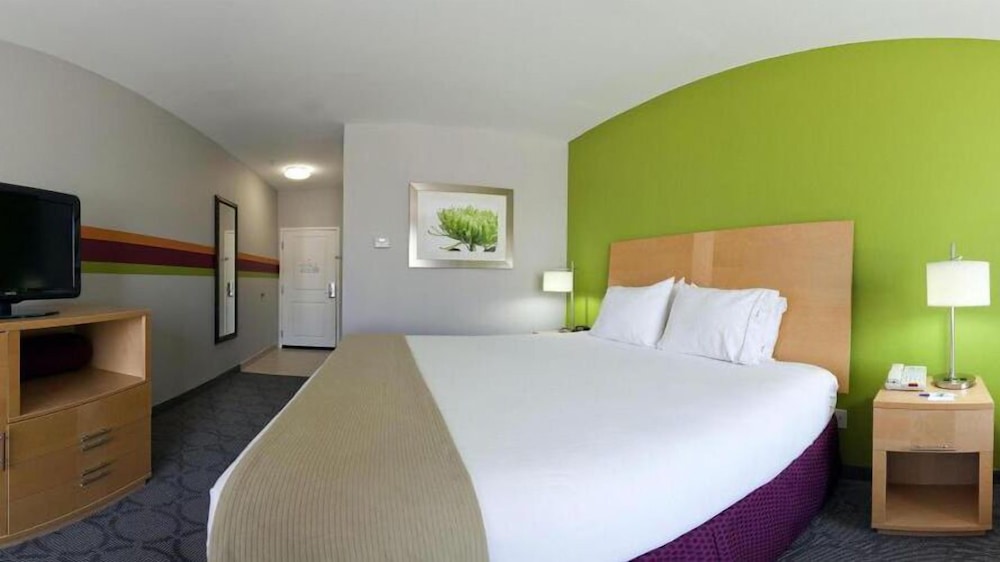 holiday inn express and suites clute lake jackson