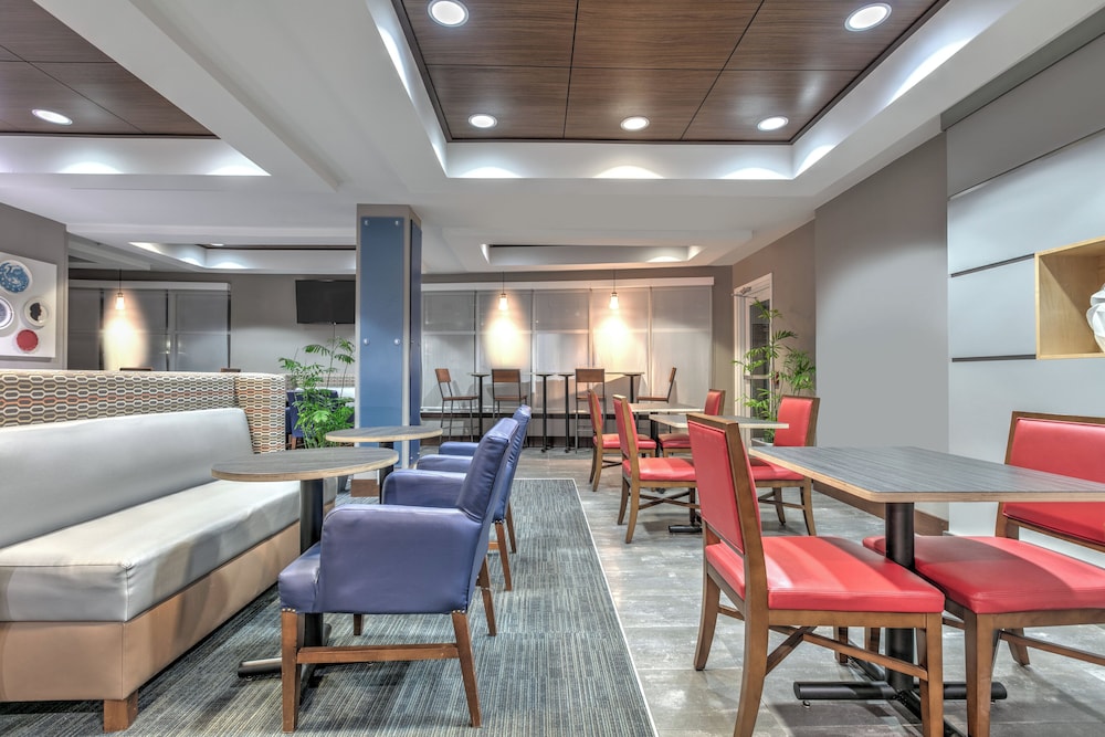holiday inn express and suites clute lake jackson