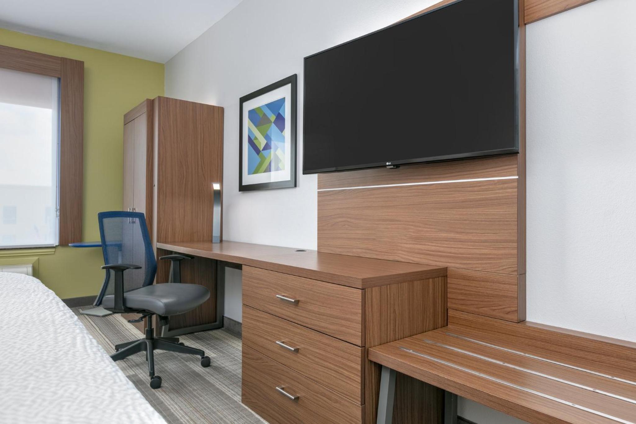 holiday inn express and suites clute lake jackson