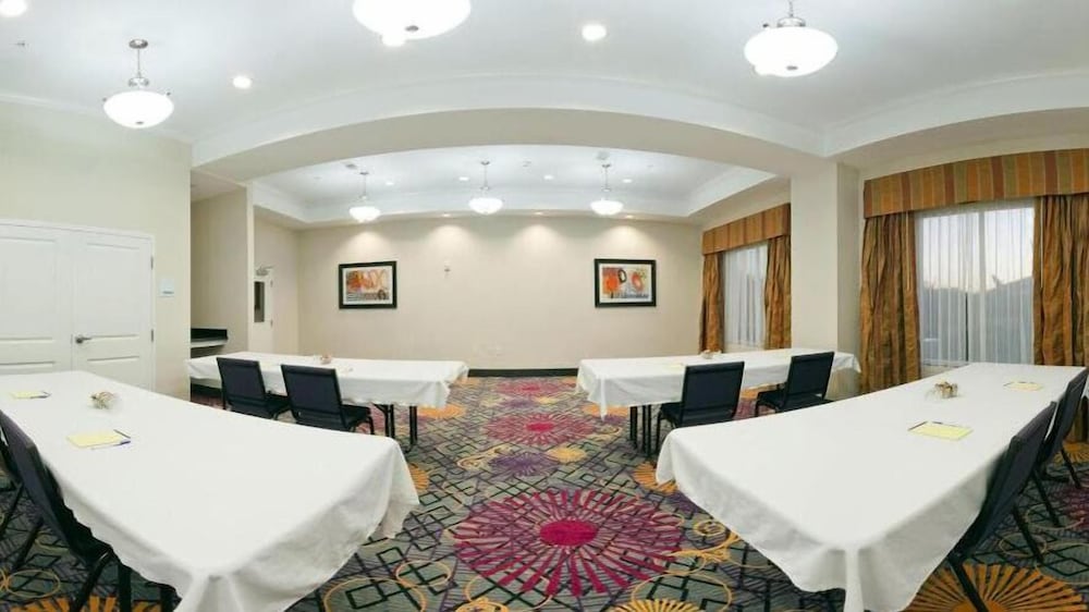 holiday inn express and suites clute lake jackson
