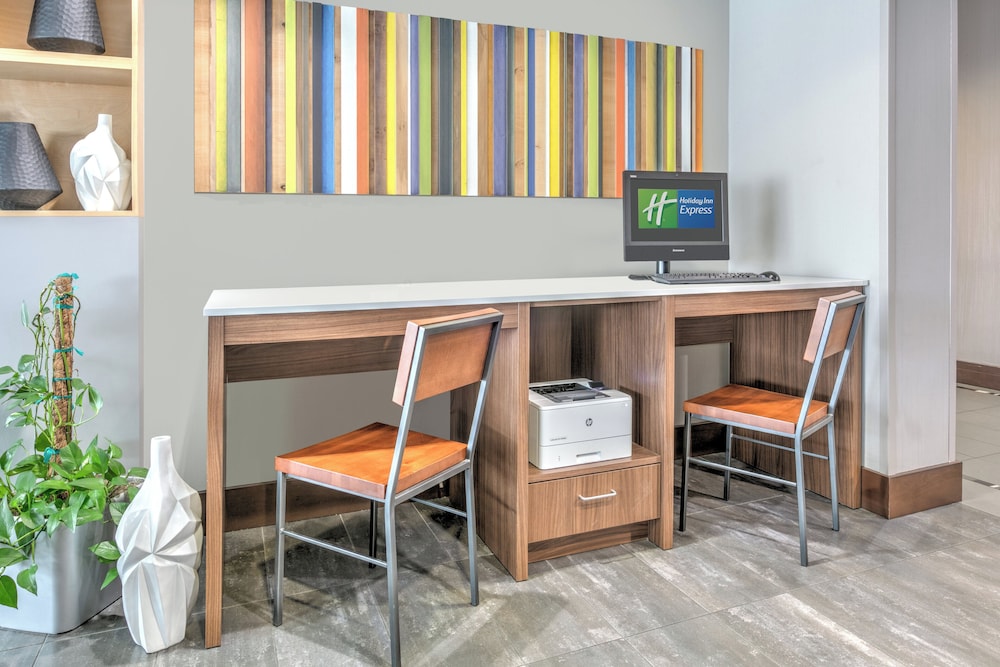 holiday inn express and suites clute lake jackson