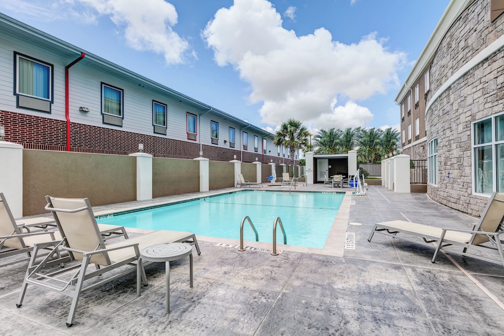 holiday inn express and suites clute lake jackson