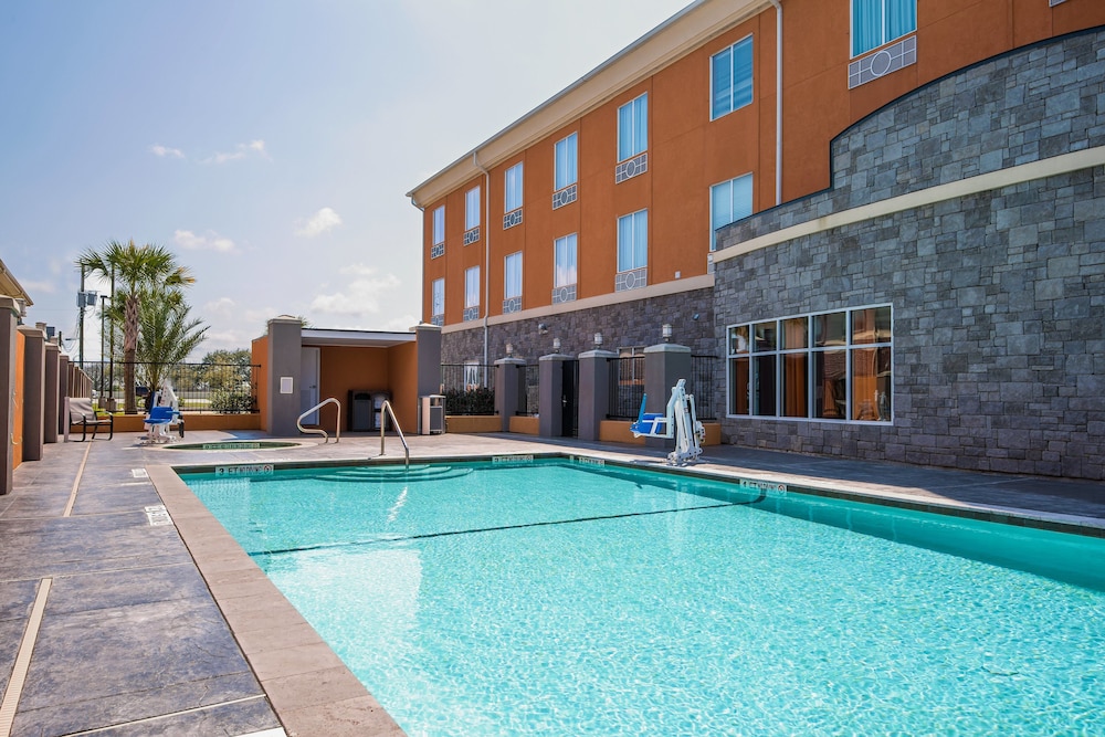 holiday inn express and suites clute lake jackson