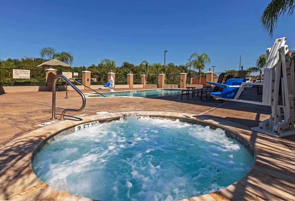 hampton inn and suites lake jackson clute