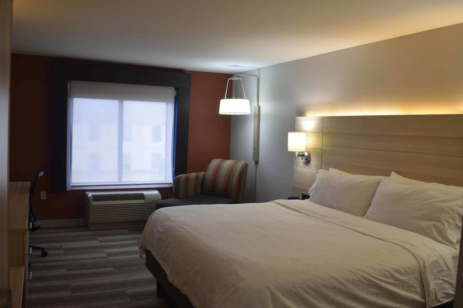 holiday inn express and suites mcpherson by ihg