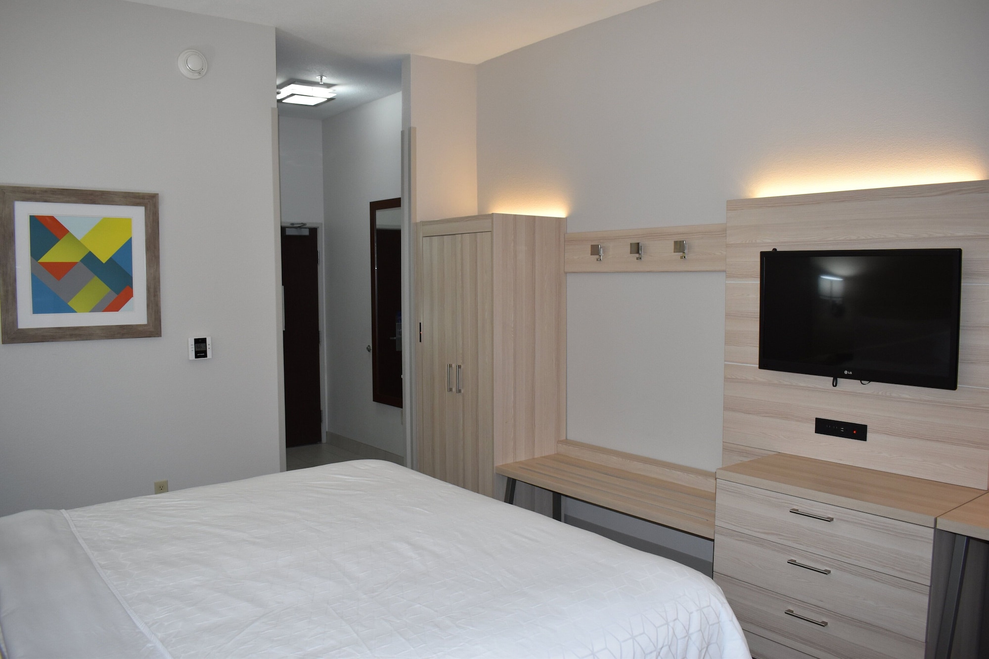 holiday inn express and suites mcpherson by ihg