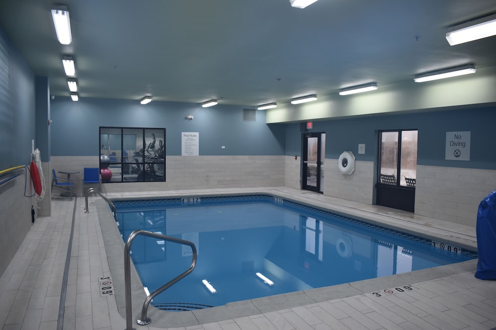 holiday inn express and suites mcpherson by ihg