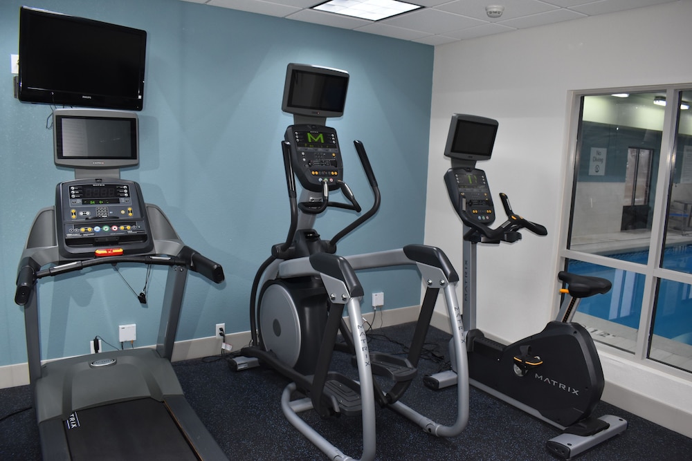 holiday inn express and suites mcpherson by ihg
