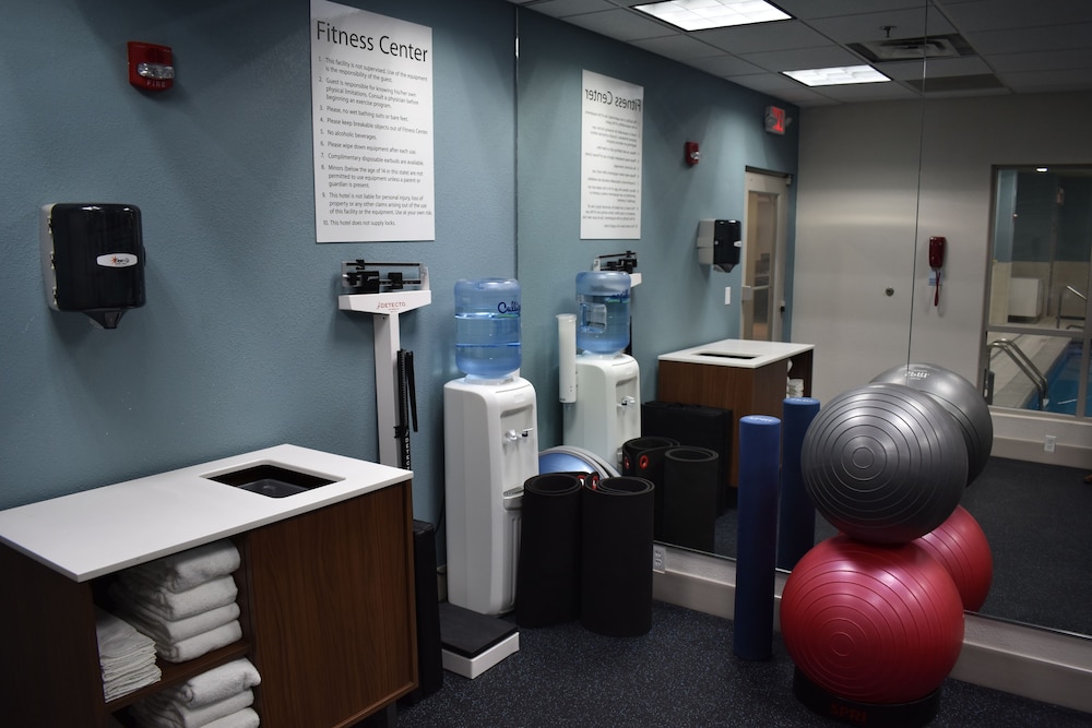 holiday inn express and suites mcpherson by ihg