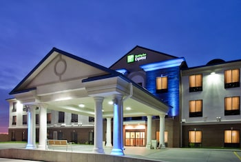 holiday inn express and suites mcpherson by ihg