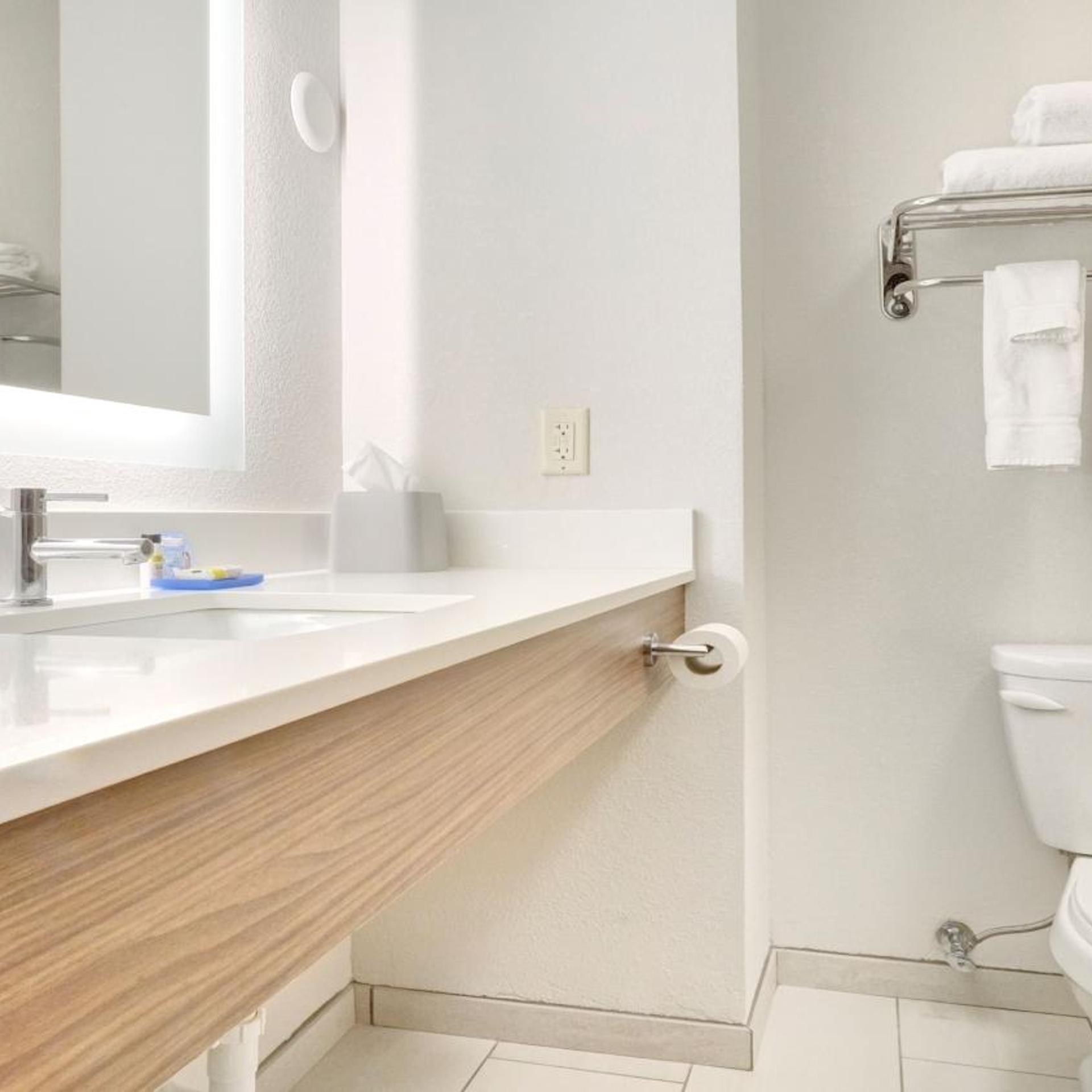 holiday inn express and suites portland by ihg