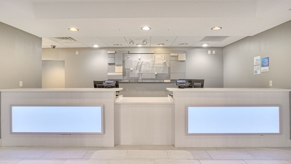 holiday inn express and suites portland by ihg