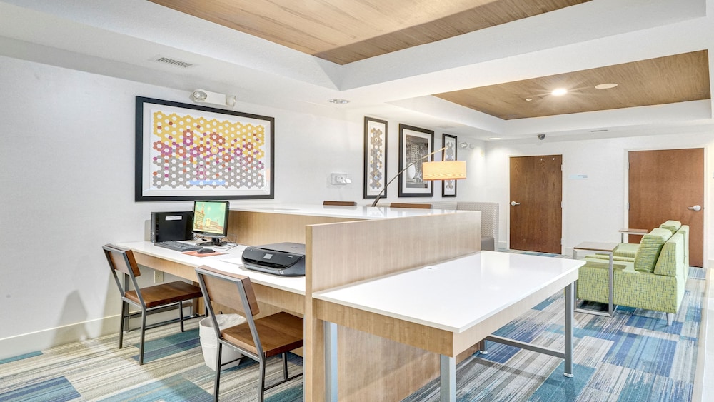 holiday inn express and suites portland by ihg